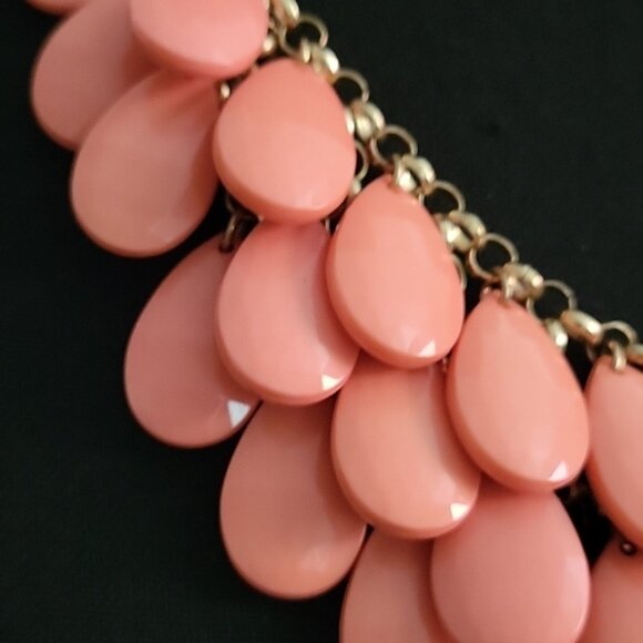 Coral  Beaded Teardrop Cascade Bib Necklace Francesca's Collection - Picture 4 of 4